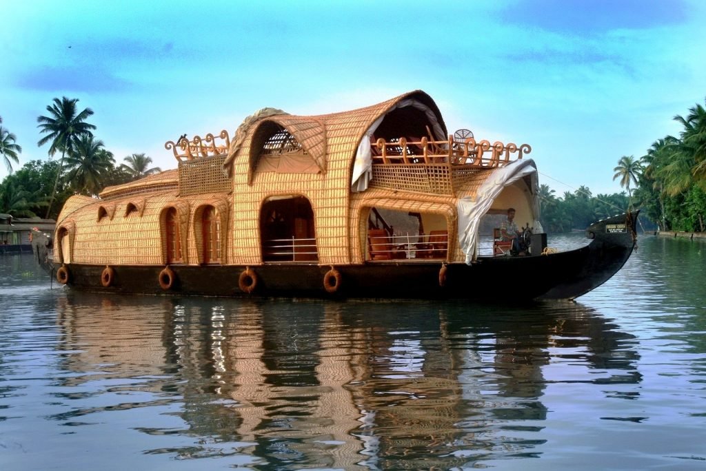 KOVALAM HOUSEBOAT TOUR