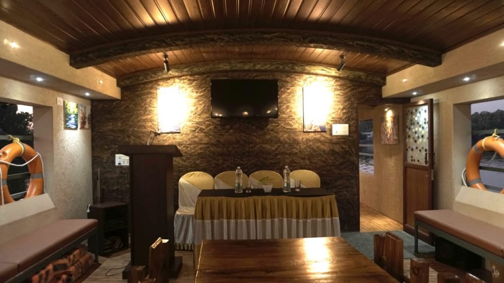 kollam-party-houseboat