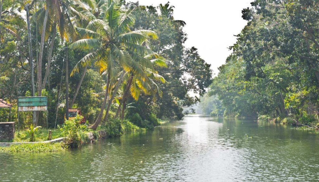 ALLEPPEY TO KOLLAM HOUSEBOAT CRUISE