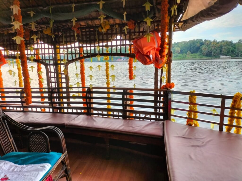 HOUSEBOAT DAY TRIP KOLLAM