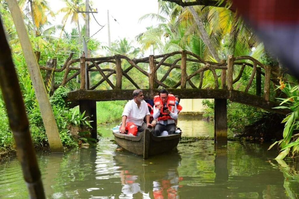 kollam houseboat tour -munroe island