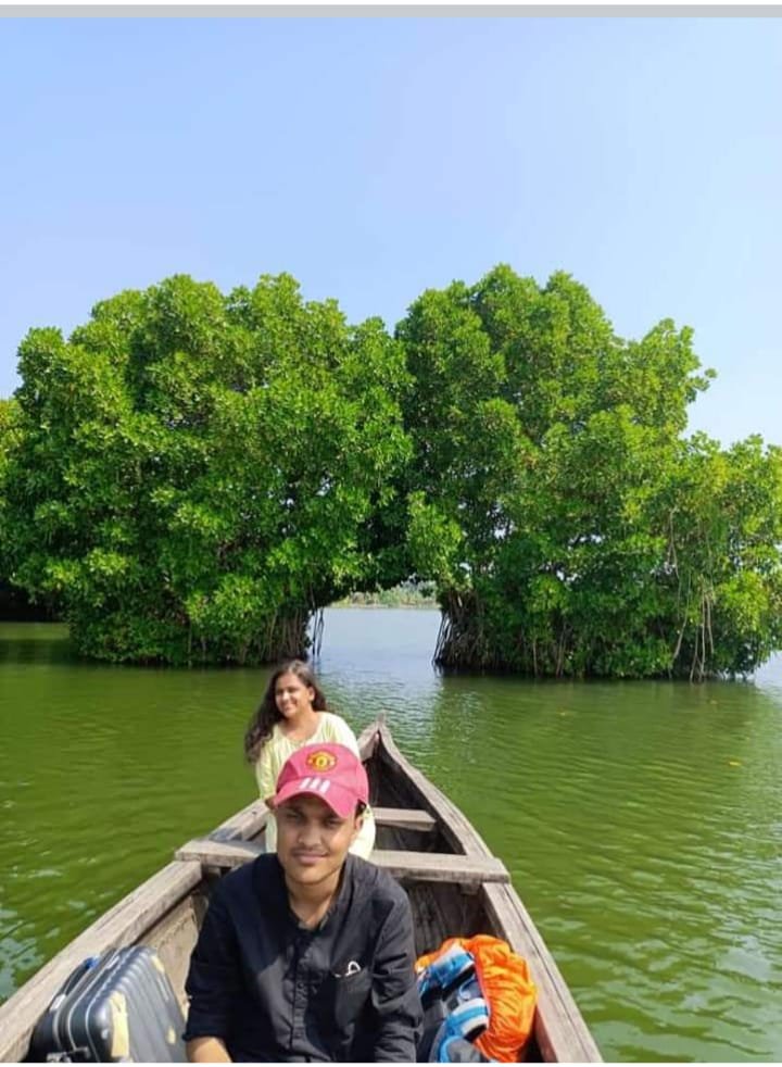 kollam houseboat tour -munroe island canoeing
