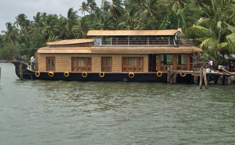 HOUSEBOAT VARKALA TOUR