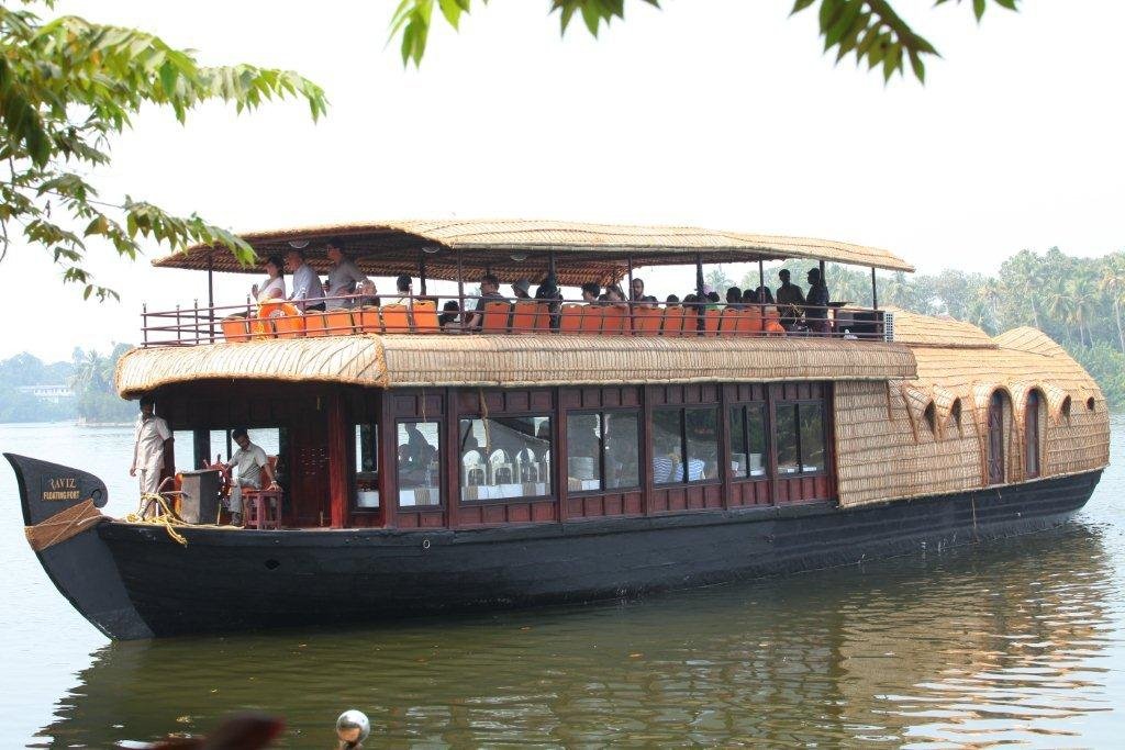 TRIVANDRUM CONFERENCE HOUSEBOATS