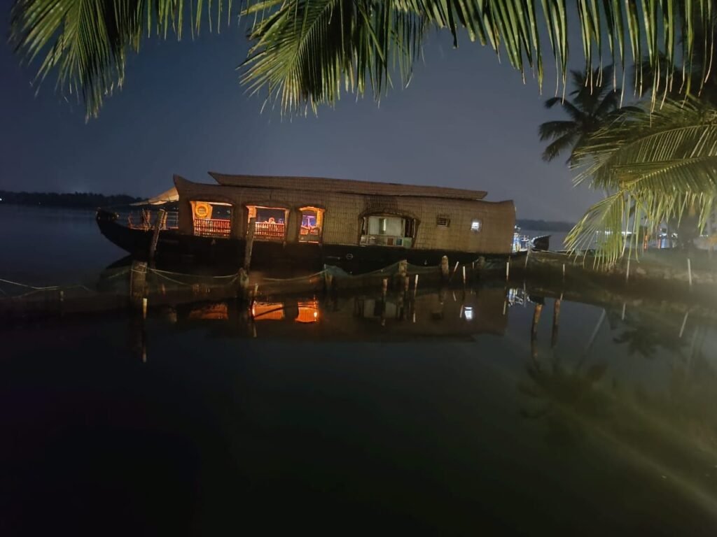 TRIVANDRUM HOUSEBOAT DAY NIGHT STAY TOUR