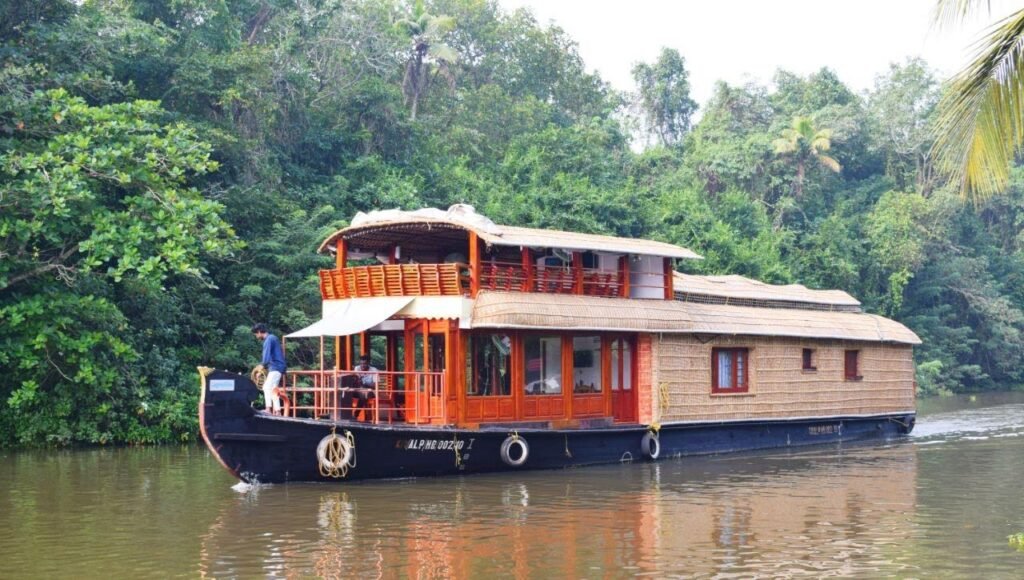 TRIVANDRUM HOUSEBOAT TRIP