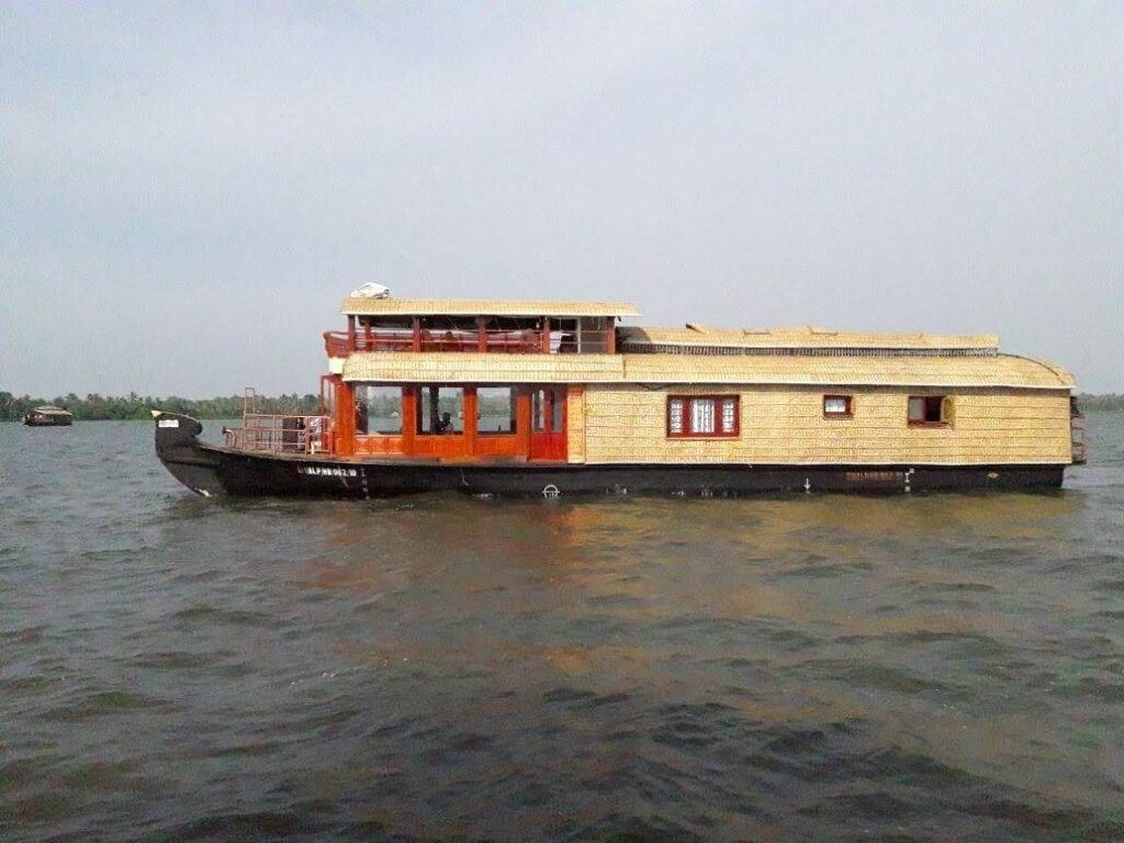 TRIVANDRUM-HOUSEBOAT DAY-TOUR
