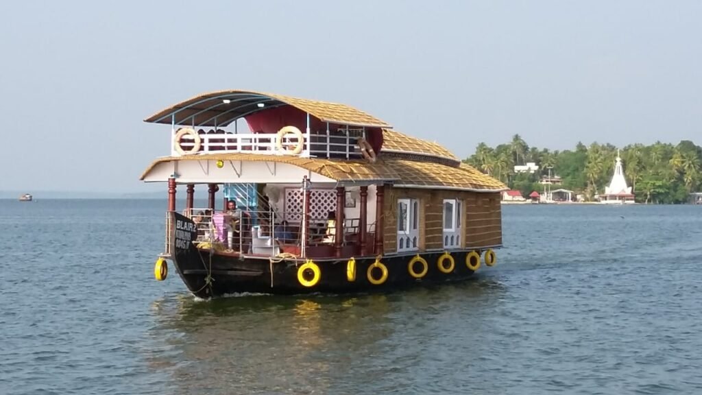 VARKALA HOUSEBOAT WITH UPPER DECK