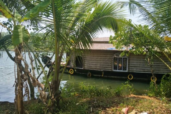 HOUSEBOAT STAY VARKALA BEACH