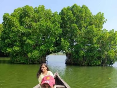 kollam houseboat tour -munroe island canoeing