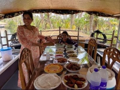 TRIVANDRUM HOUSEBOAT TOURS LUNCH