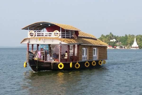 VARKALA HOUSEBOAT WITH UPPER DECK