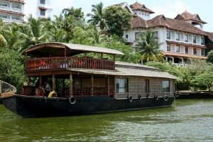 trivandrum houseboat day trips